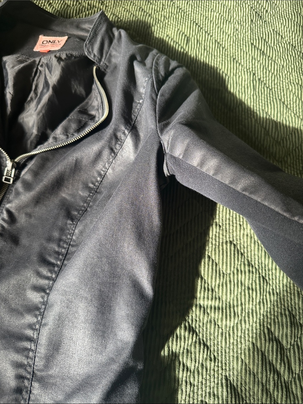 Only bomber jacket - Picture 3 of 6